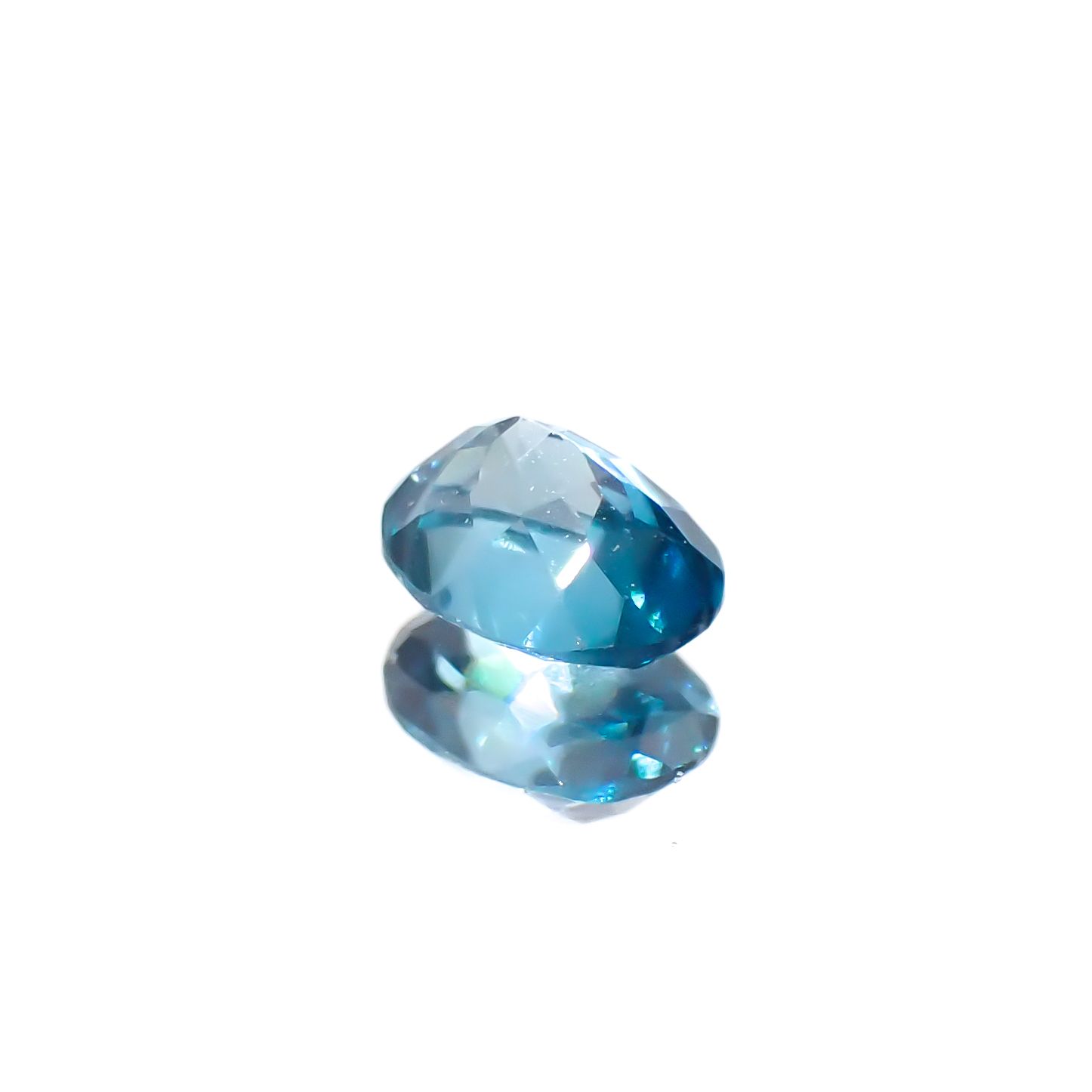 ブルージルコン カンボジア産 0.53ct[240728509]5x3.8mm前後