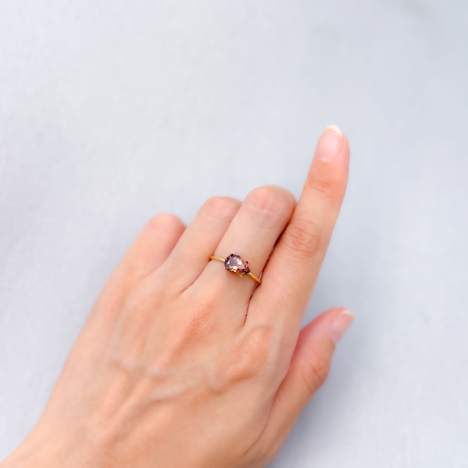バイカラートルマリン(宝石名トルマリン)コンゴ産 1.26ct 識別済[250114996]9x6.1mm前後