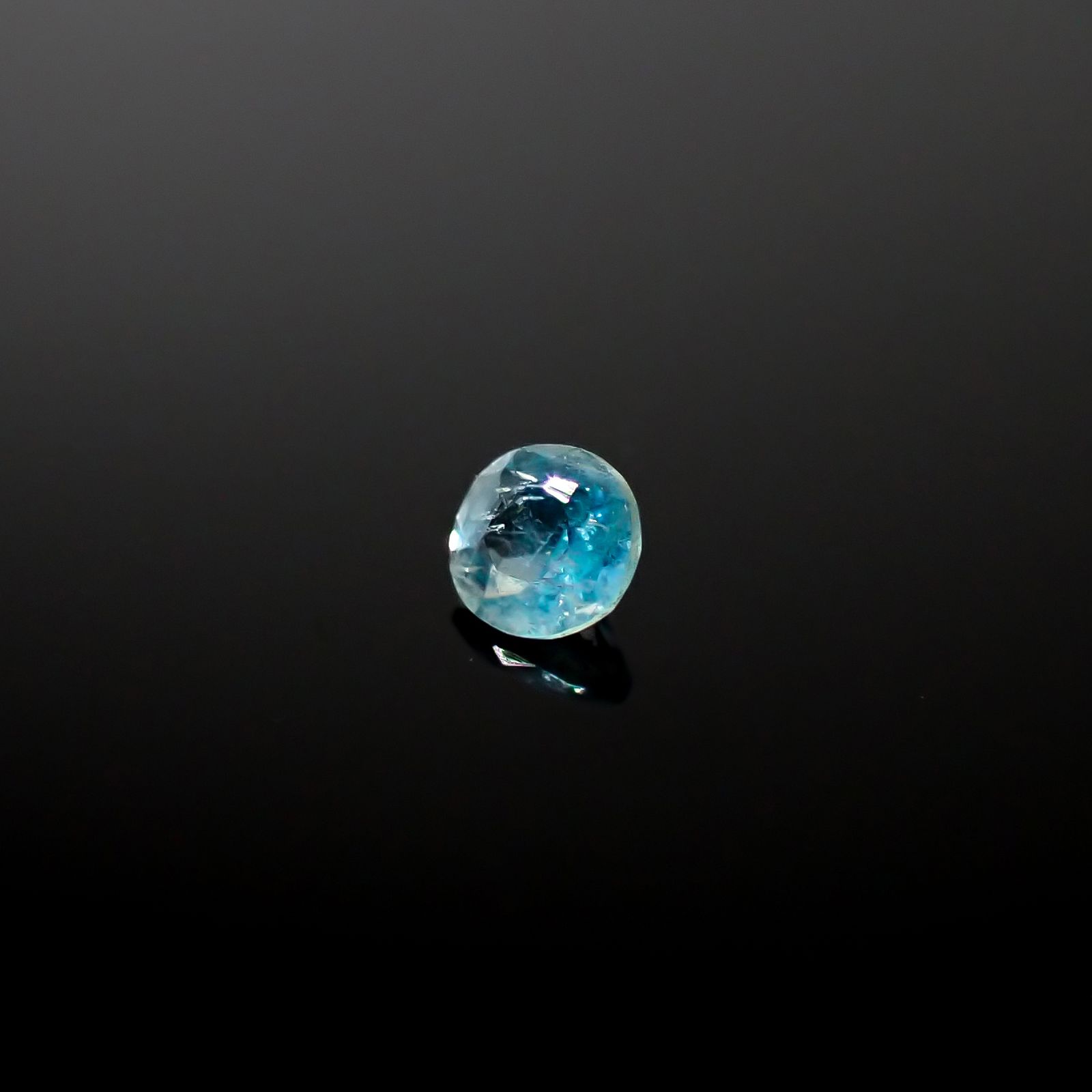 ユークレース(宝石名ユークレース)ジンバブエ産 0.048ct 識別済[241029229]2.3x2.3mm前後