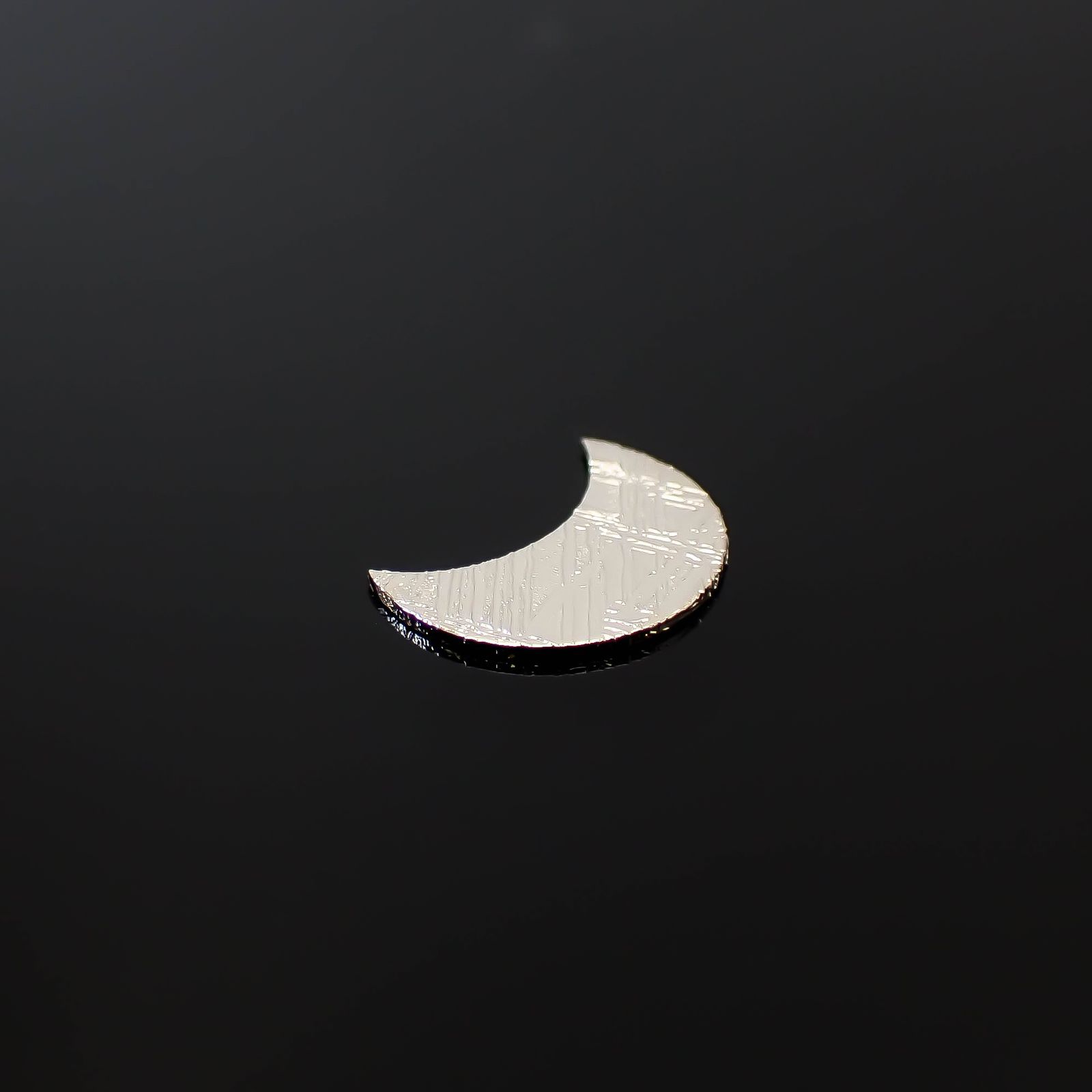 ◇カスタムカット・ムーン◇アルタイ隕石 発見地：中国 0.87ct [250330010]9.9x7.4mm前後