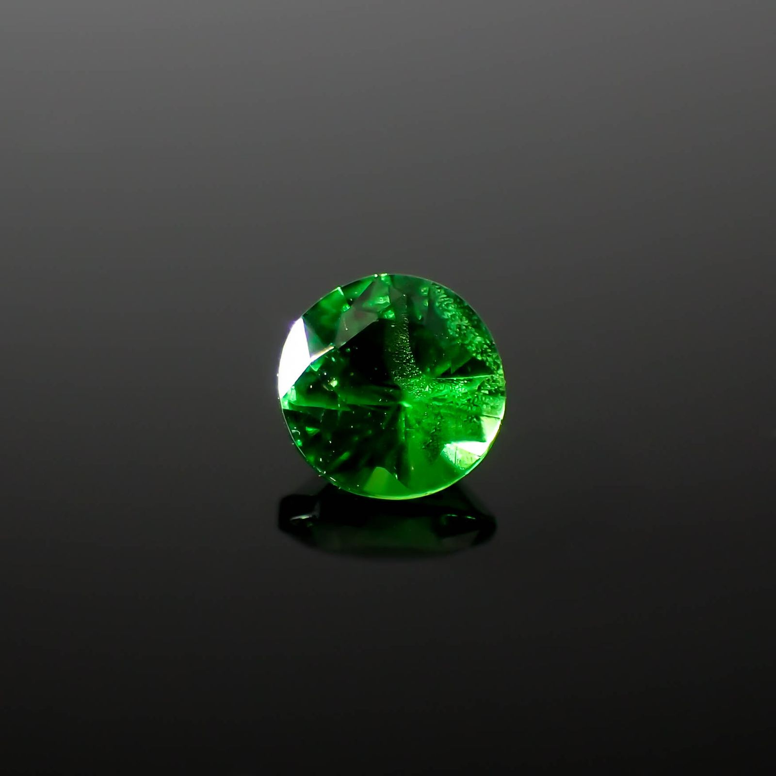 ツァボライト(宝石名グリーン グロッシュラー・ガーネット)タンザニア産 0.20ct 識別済[240226086]3.5x3.5mm前後