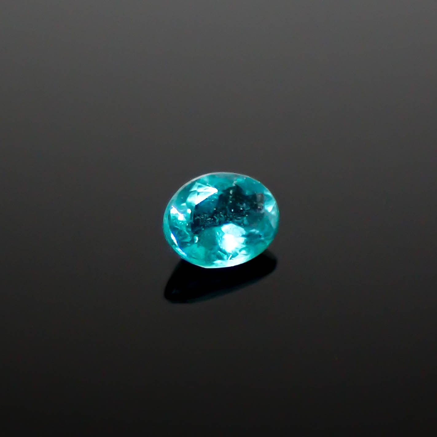 パライバトルマリン(宝石名トルマリン/別名パライバ・トルマリン)ブラジル・パライバ州バターリャ鉱山産 0.059ct 識別済[250730743]2.9x2.2mm前後