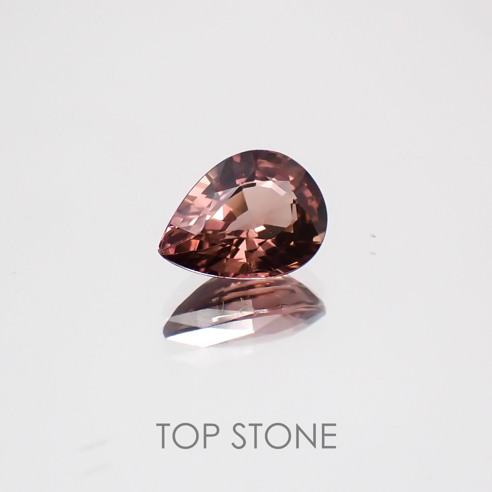カラーチェンジマラヤガーネット タンザニア産 ルース 1.09ct[21029645]7.6×5.6mm前後