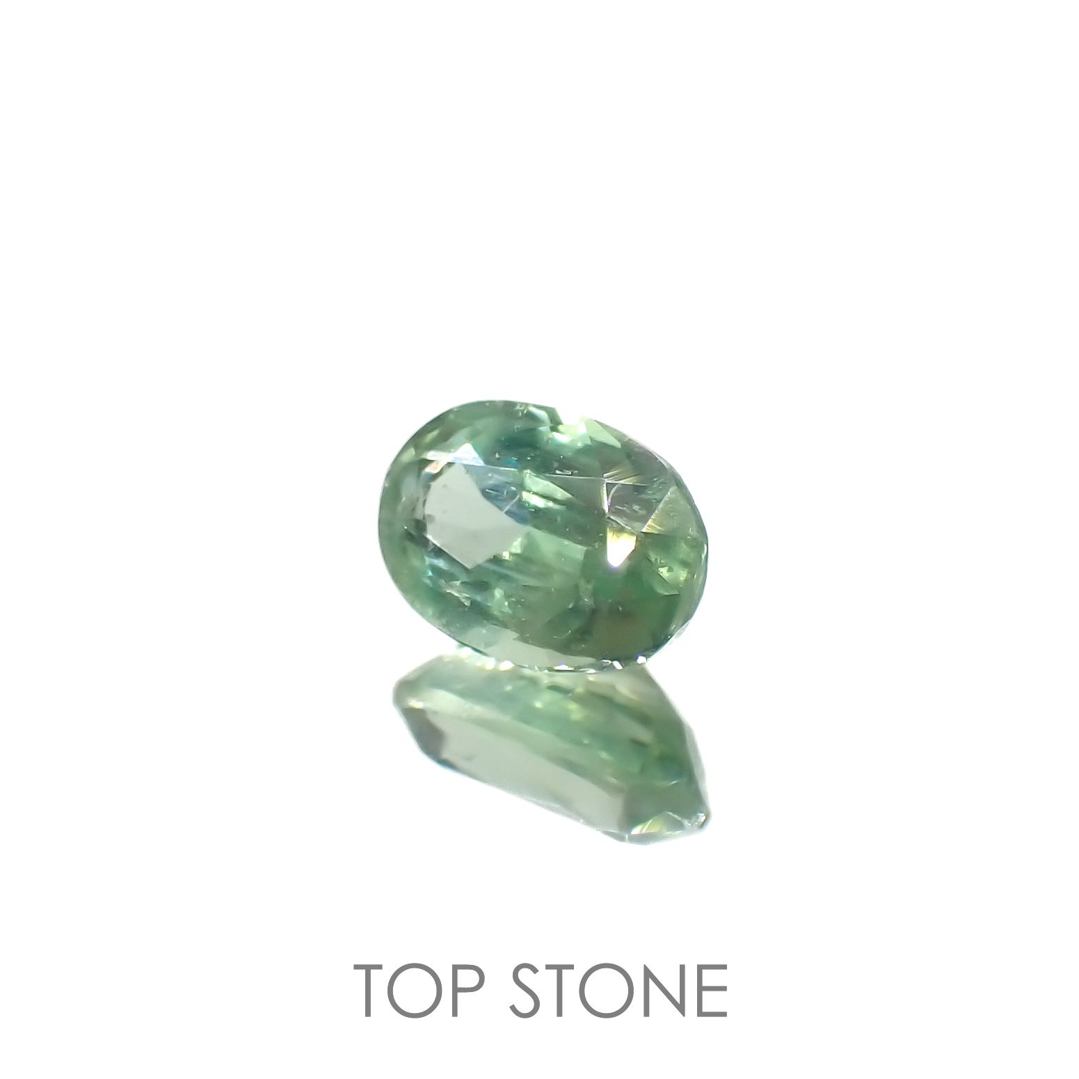 グリーンカイヤナイト(宝石名カイヤナイト)タンザニア産 0.65ct 識別済[220616670]6.2x4.2mm前後