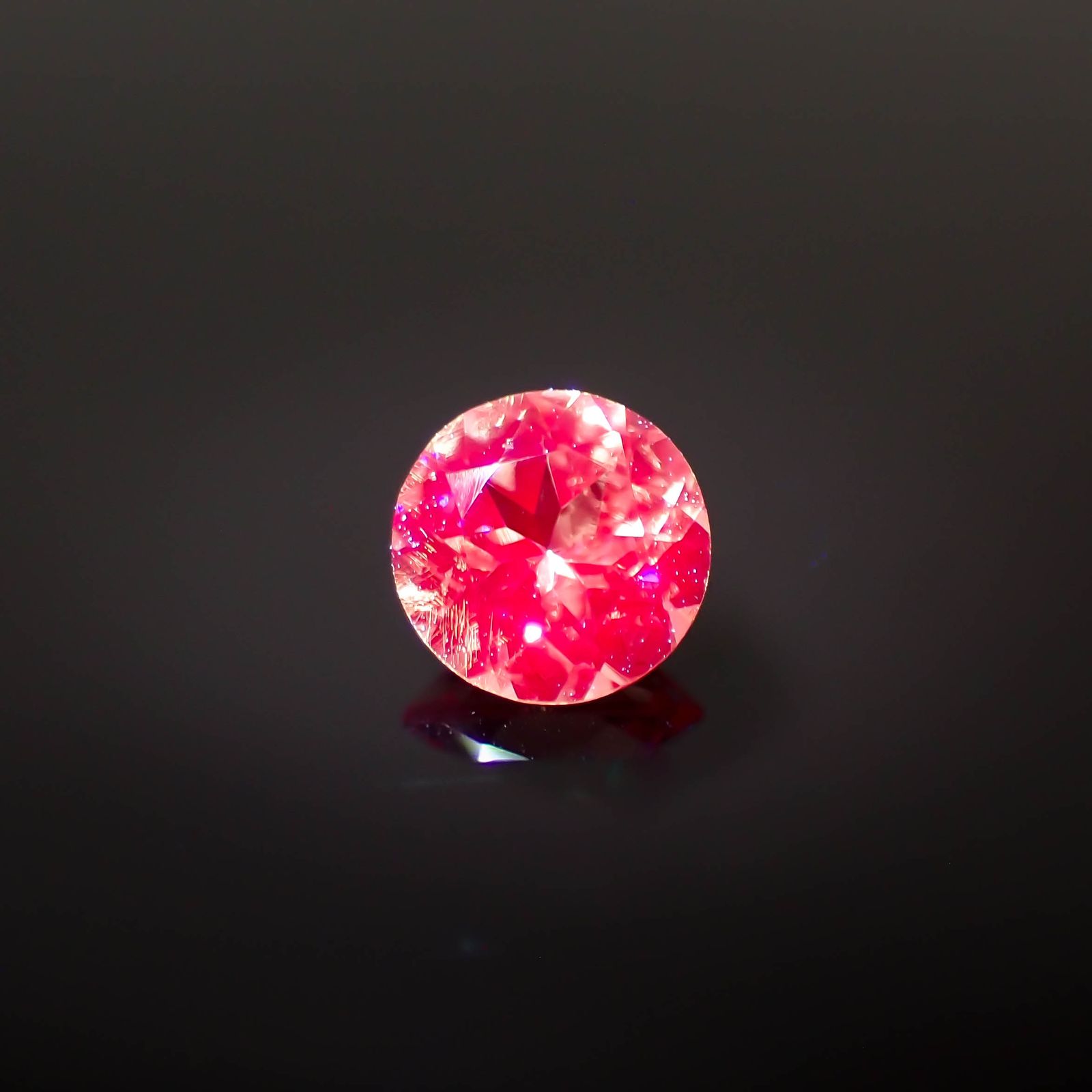 ドラゴンガーネット タンザニア産 0.49ct[230421462]4.8x4.8mm前後