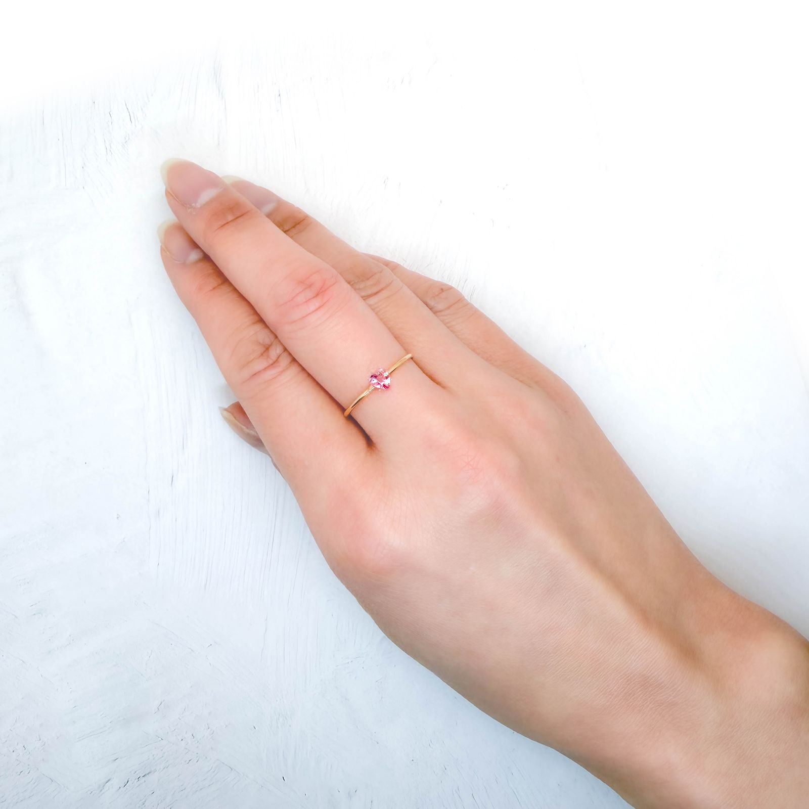 パパラチャサファイア(宝石名サファイア/別名パパラチャ・サファイア)スリランカ/マダガスカル産 DGL鑑付 0.318ct / 4.18x4.12mm前後 [260131620]