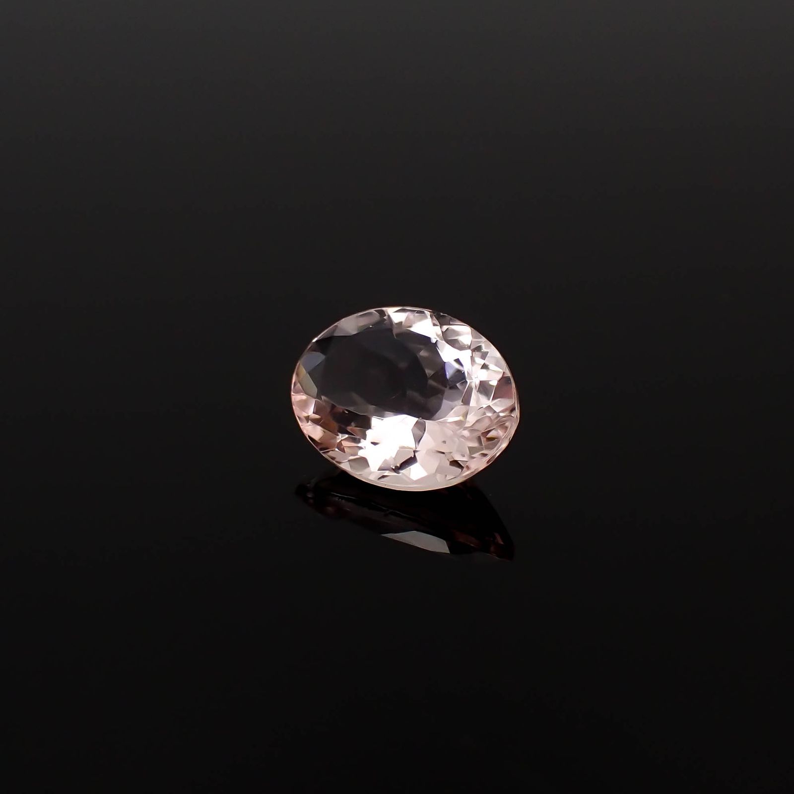 モルガナイト ブラジル産 0.95ct[240326773]7.9x6.1mm前後