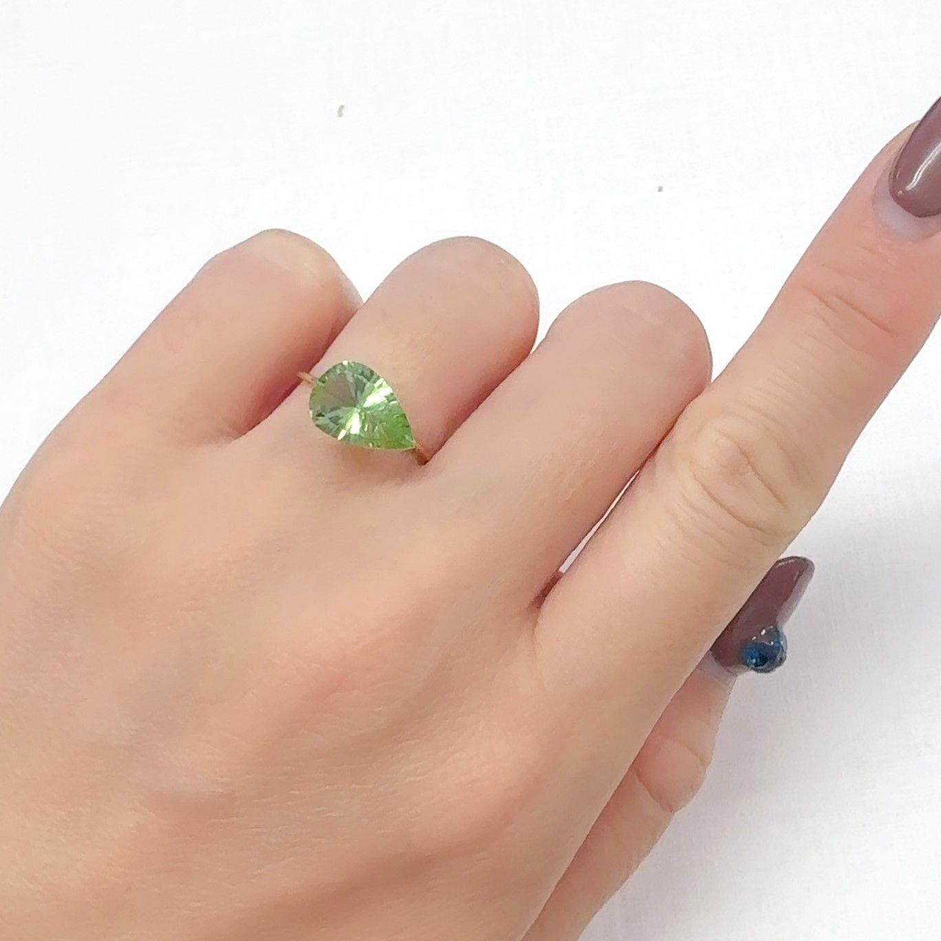 ◇コンケーブカット◇ルドウィジャイトインペリドット パキスタン産 2.64ct[240628421]11.7x7.8mm前後