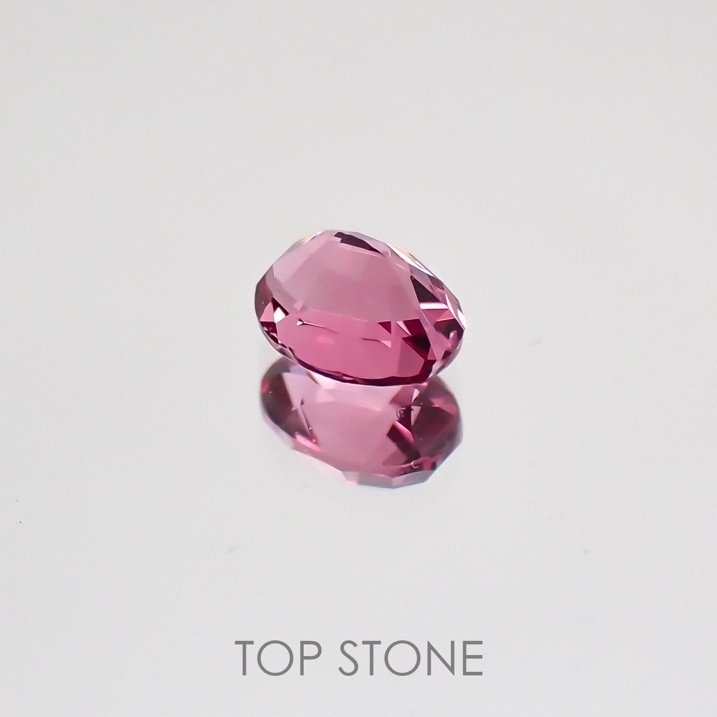 ホットピンクスピネル(宝石名ピンク・スピネル) タンザニア産 0.24ct 識別済[210510849]4×3mm前後
