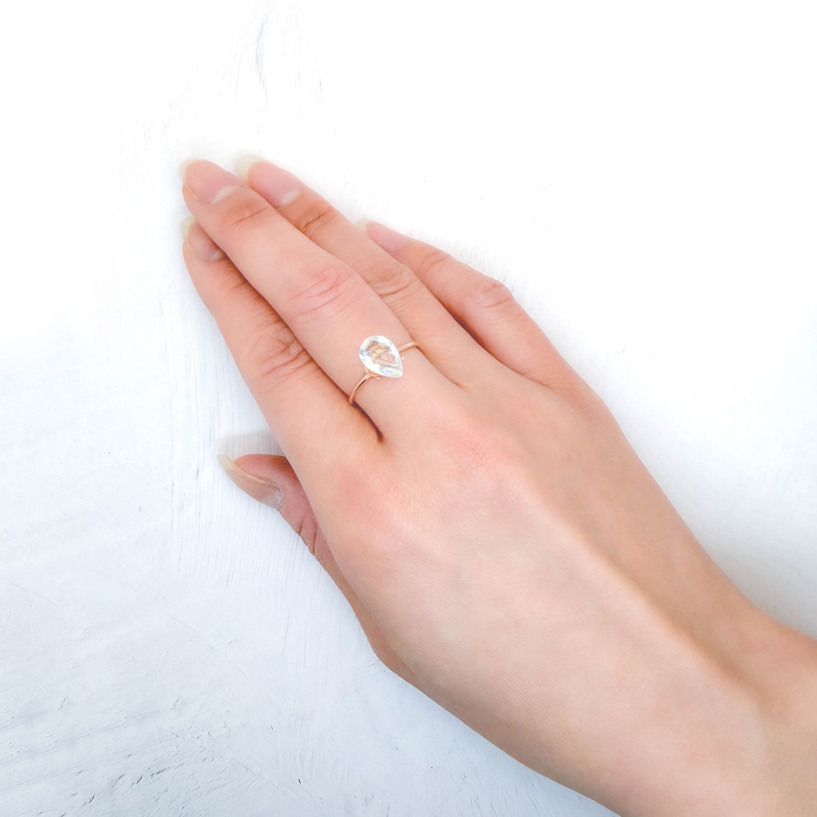 マラウイムーンストーン マラウイ共和国産 1.94ct / 10.1x6.9mm前後 [260331817]