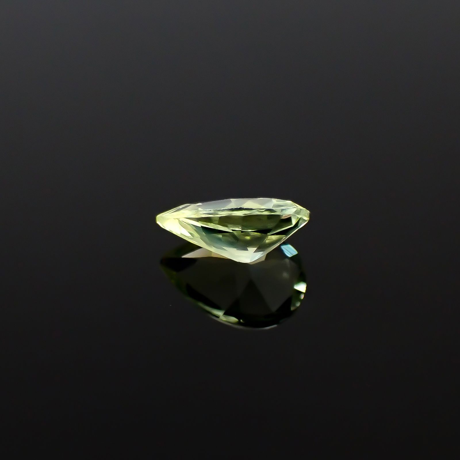クリソベリルキャッツアイ(宝石名クリソベリル)マダガスカル産 0.40ct 識別済[250329930]6.1x4mm前後