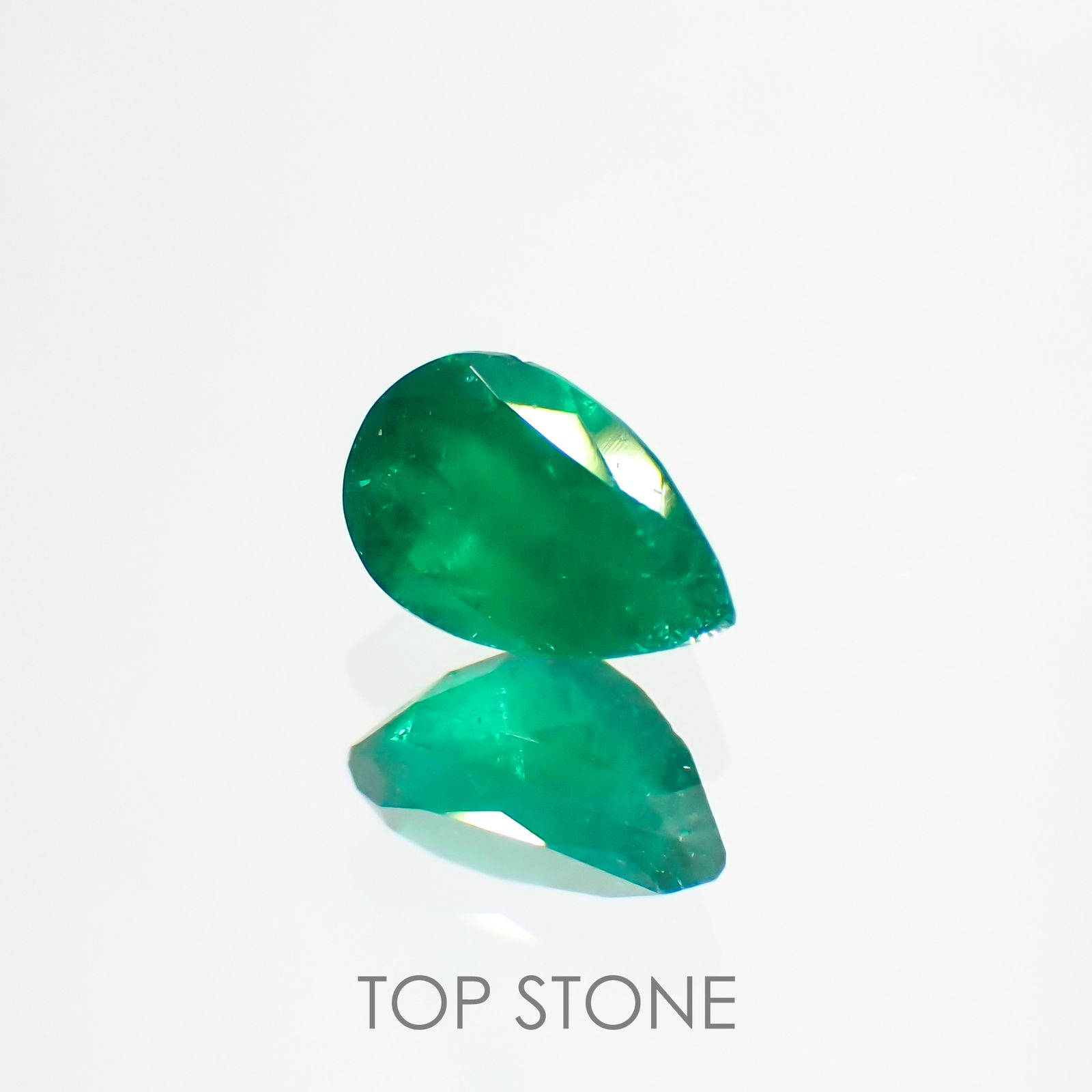 エメラルド(宝石名エメラルド) コロンビア産 0.32ct 識別済[20118361]5.7×3.6mm前後