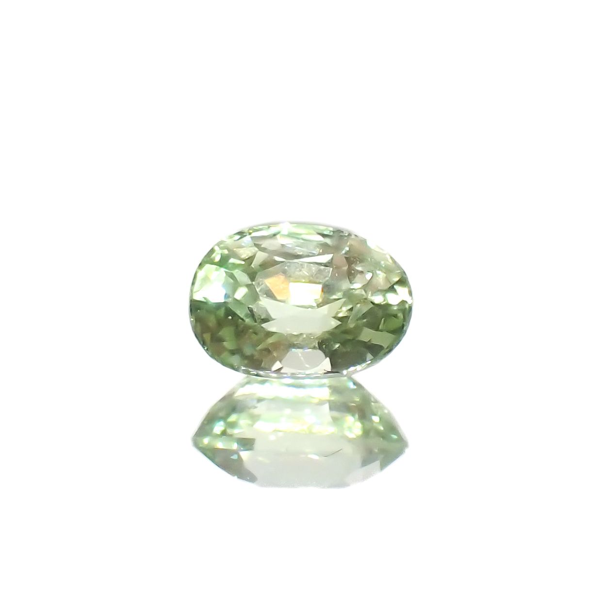 ミントガーネット(宝石名ガーネット)タンザニア産 0.66ct 識別済[230823064]5.8x4mm前後