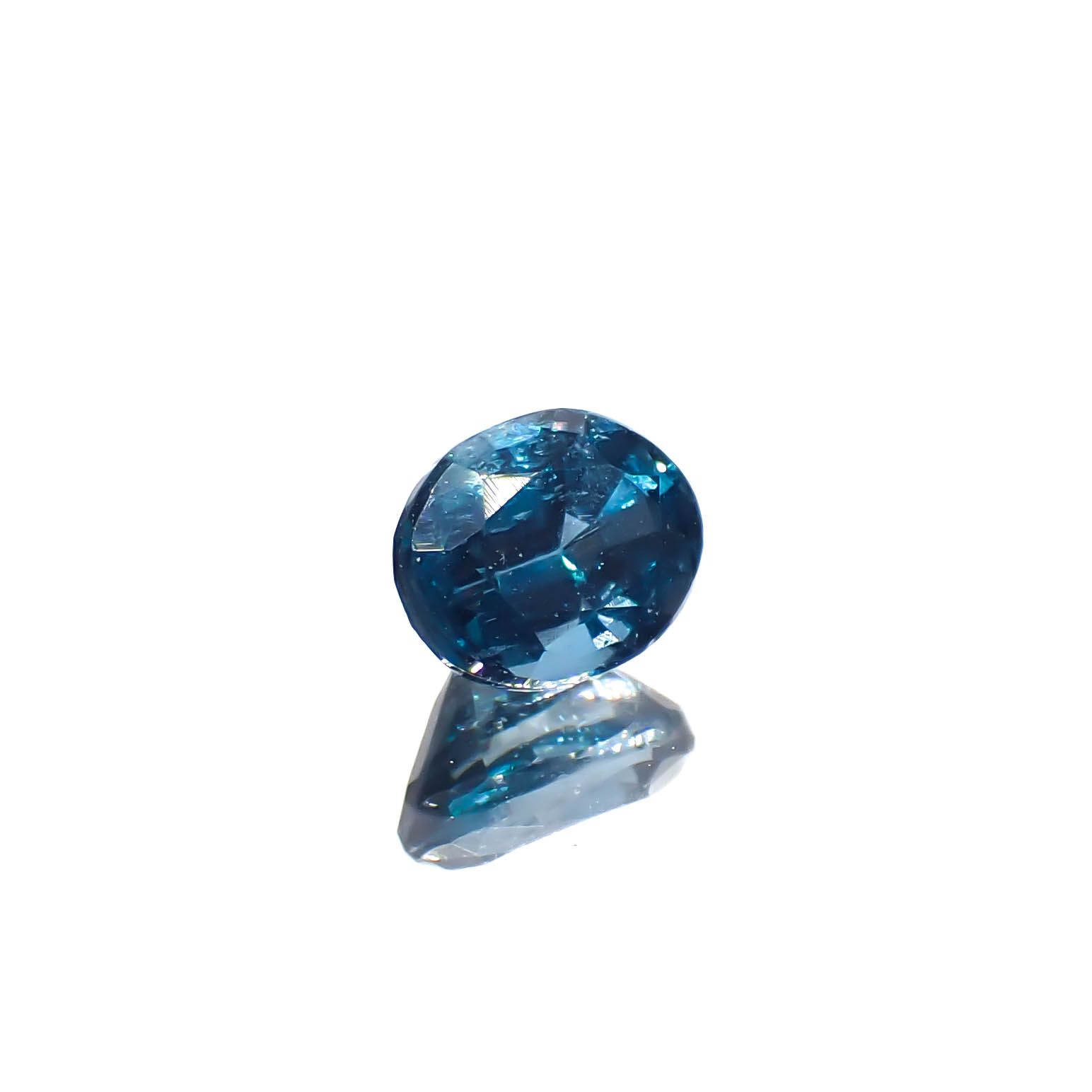オーシャンブルーカイヤナイト(宝石名カイヤナイト)インド・オリッサ州産 0.54ct 識別済[240929160]5.1x4.1mm前後