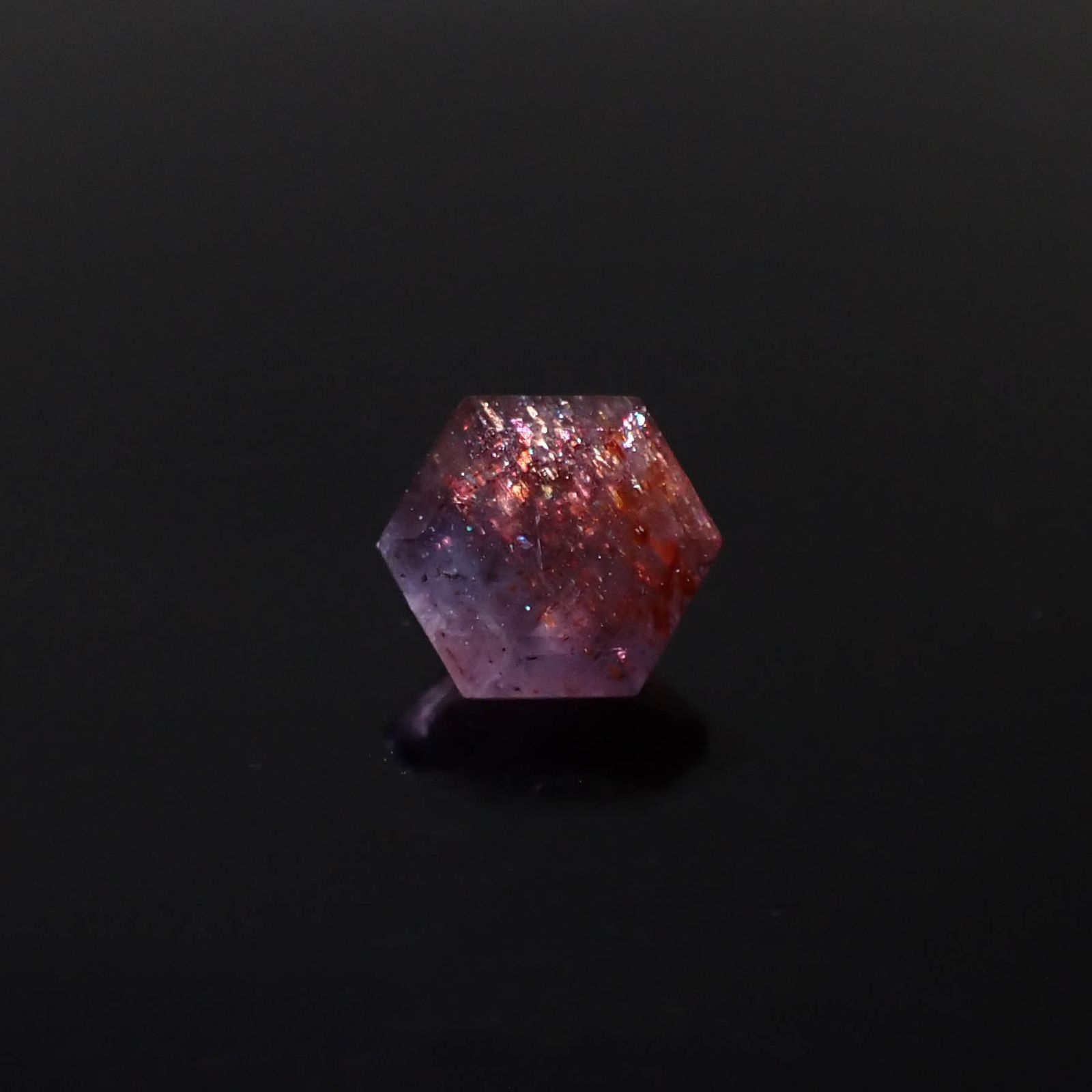 ◇ヘキサゴンカット◇ブラッドショットアイオライト インド産 0.94ct[230320939]6.1x6mm前後