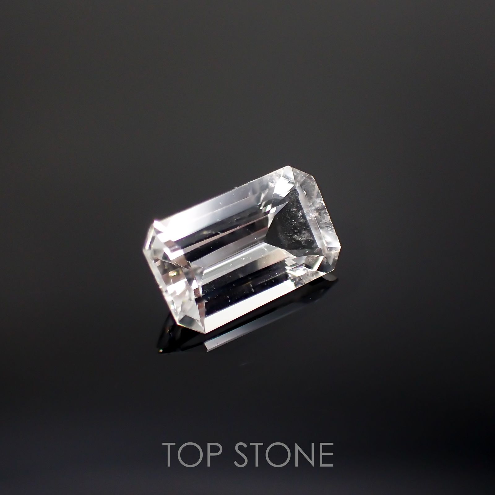 フェナカイト(宝石名ホワイト・フェナカイト) ブラジル産 1.913ct ソ付(彩珠)[210812705]10.1×6.1mm前後