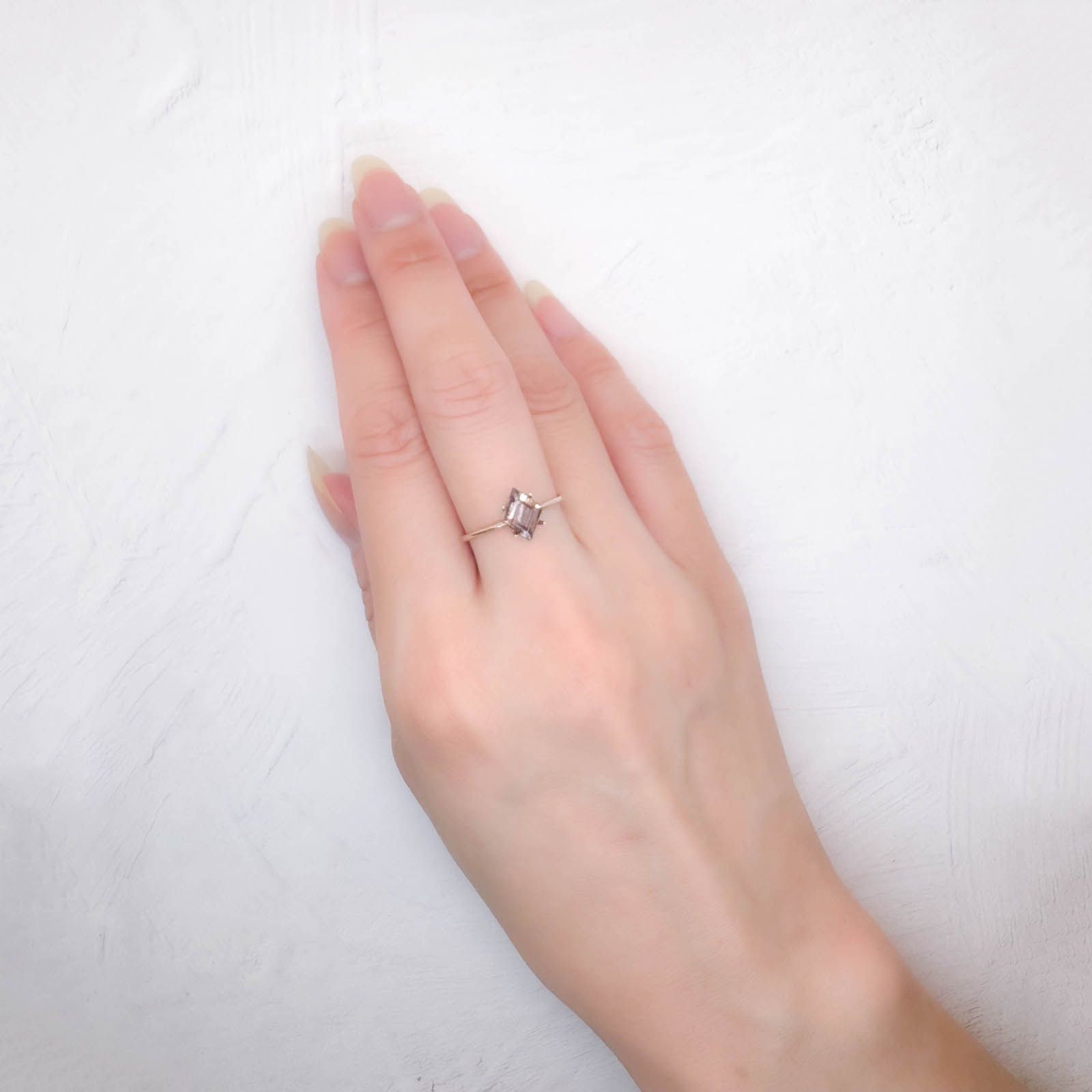 ◇カスタムカット◇レインボースキャポライト ブラジル産 0.70ct / 9x7.1mm前後 [250931051]