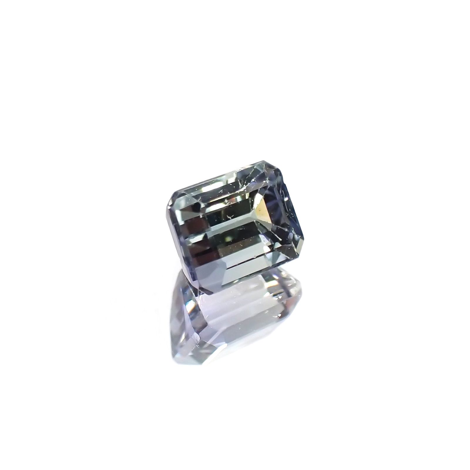 バイカラータンザナイト(宝石名バイカラー・ゾイサイト) タンザニア産 ソ付(彩珠) 0.618ct / 4.7x3.7mm前後 [210711579]