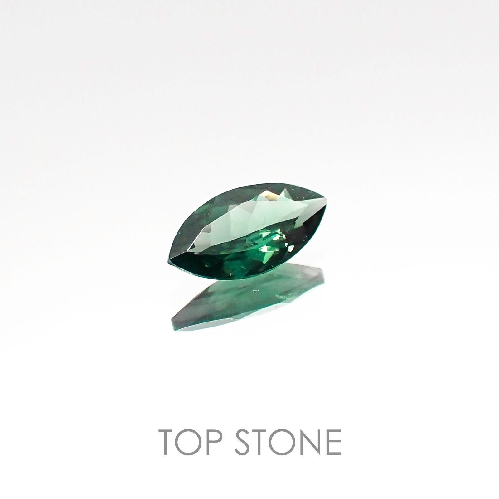 カラーチェンジガーネット(アレキタイプ)(宝石名ガーネット/カラーチェンジタイプ) マダガスカル・ベキリー産 0.25ct 識別済[20106606]6.2×3.1mm前後