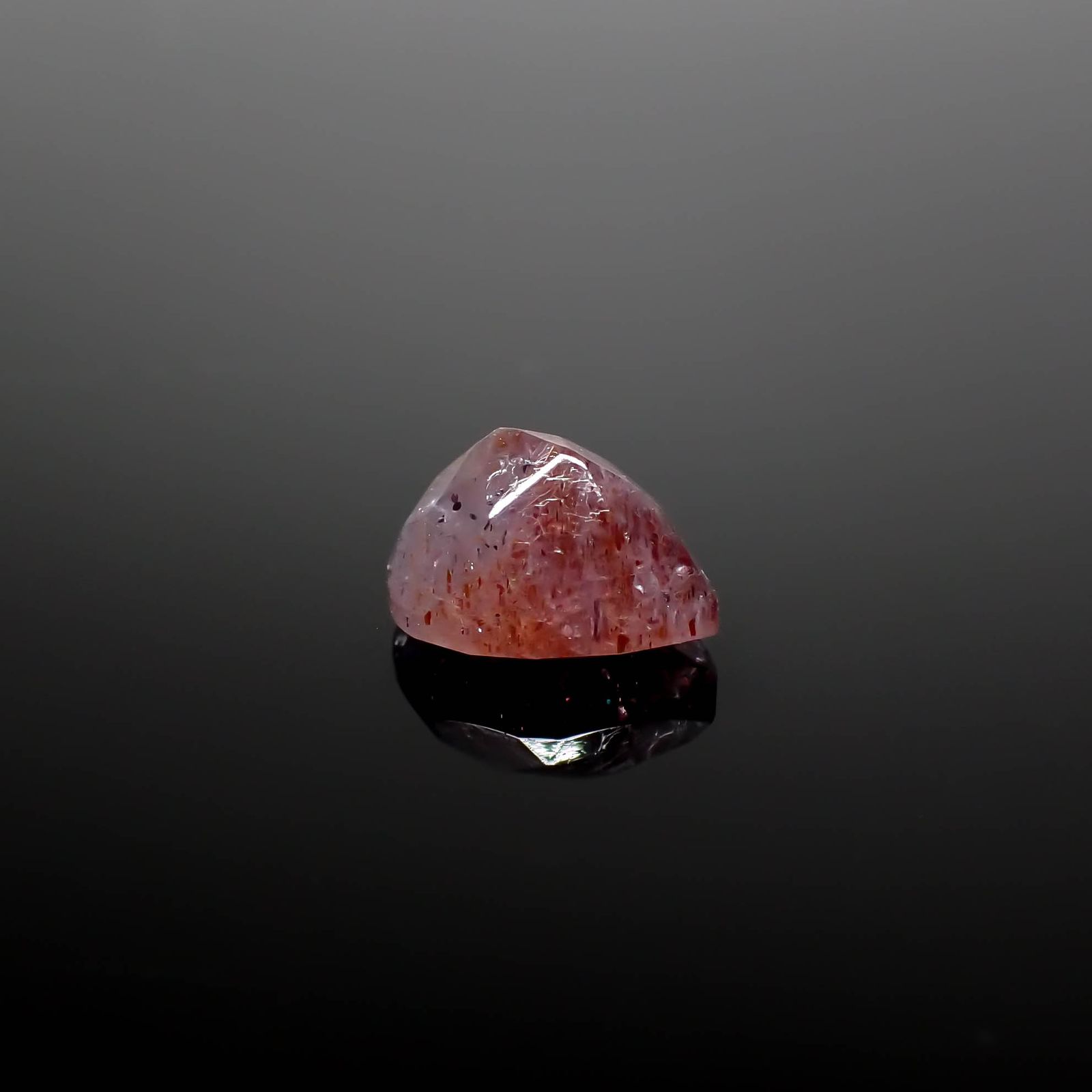 ブラッドショットアイオライト インド産 2.39ct[240125374]9.5x7.9mm前後