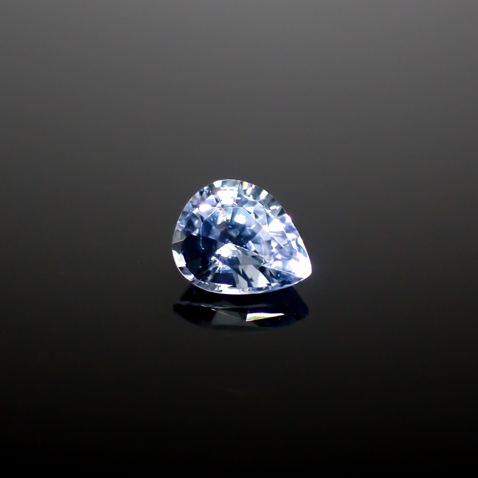 アイスブルーサファイア スリランカ産 0.53ct[240828650]5.5x4.5mm前後