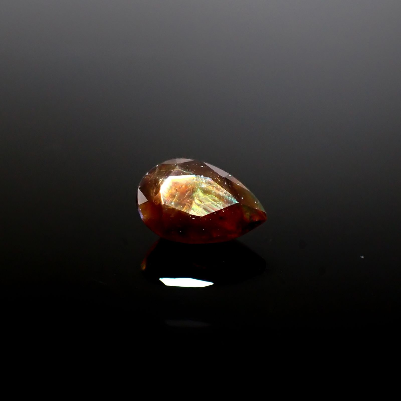 レインボーガーネット 日本・奈良県産 2.17ct [250129675]9.3x6.2mm前後