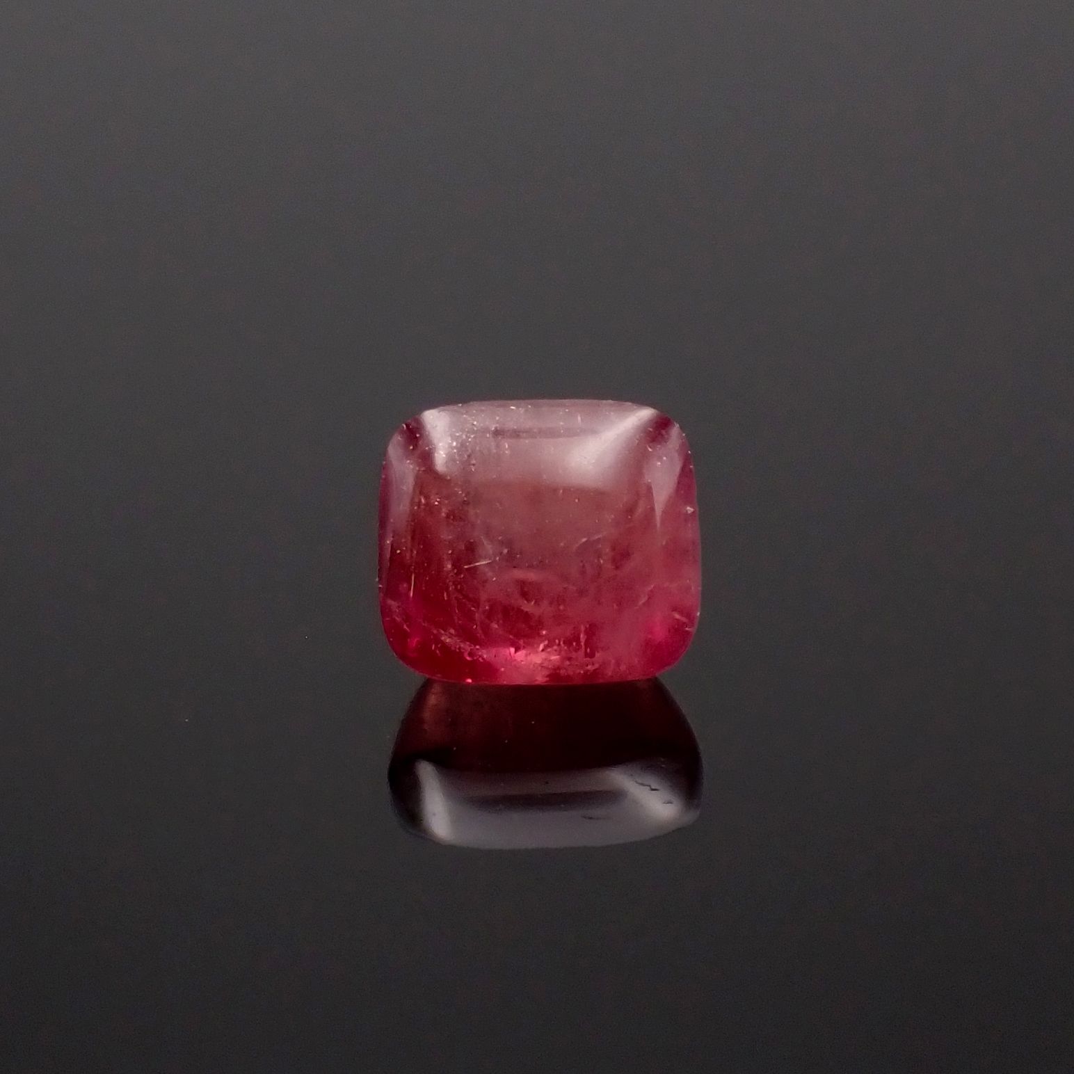 ◇バフカット◇レッドベリル アメリカ・ユタ州産 0.20ct[231023763]3.6x3.3mm前後