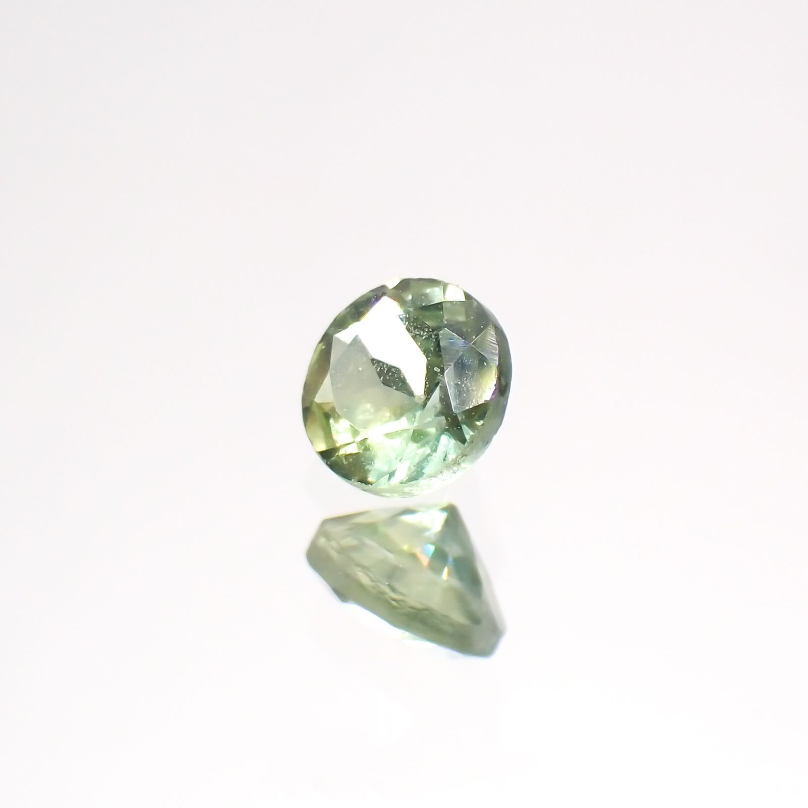 モンタナサファイア(宝石名サファイア)アメリカ・モンタナ州産 0.37ct 識別済[220114638]3.9x3.9mm前後