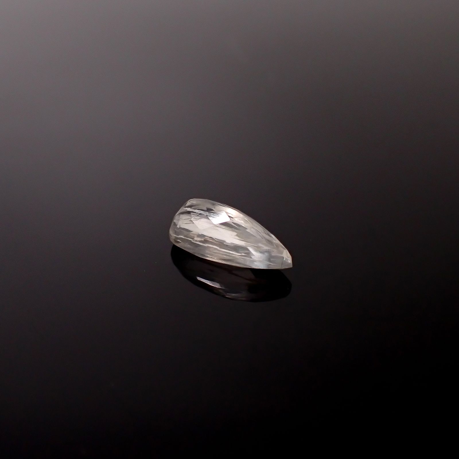 マラウイムーンストーン マラウイ共和国産 3.55ct / 14.8x7mm前後 [260331807]