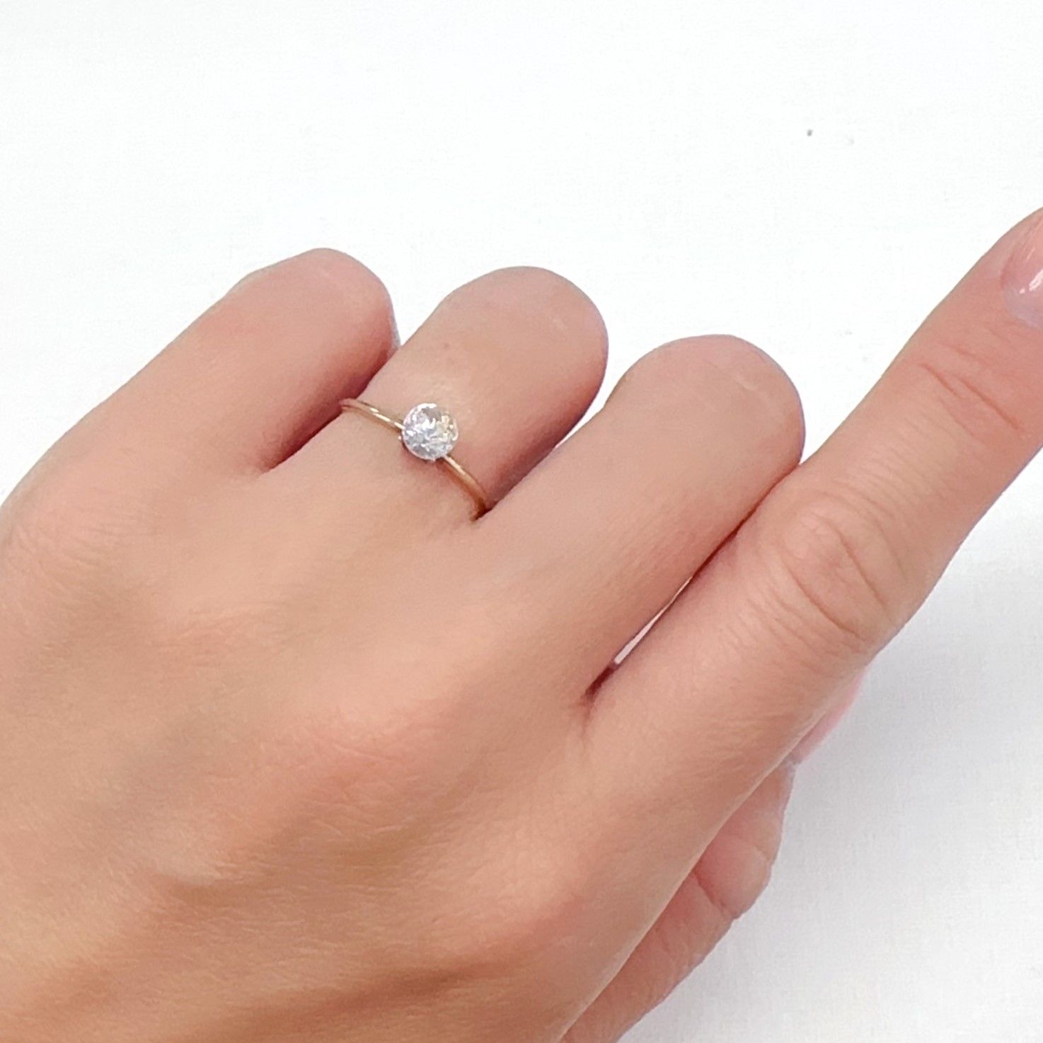 レインボームーンストーン ザンビア産 0.58ct[240326925]5x4.9mm前後