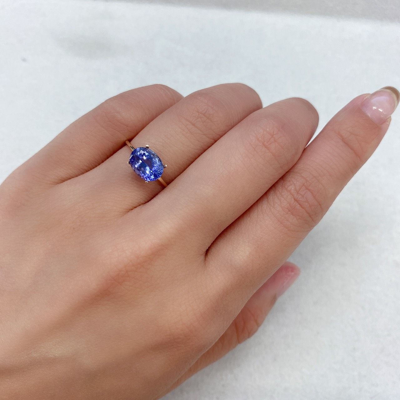 タンザナイト(宝石名タンザナイト) タンザニア産 1.99ct 識別済[210711834]8.6×6.5mm前後