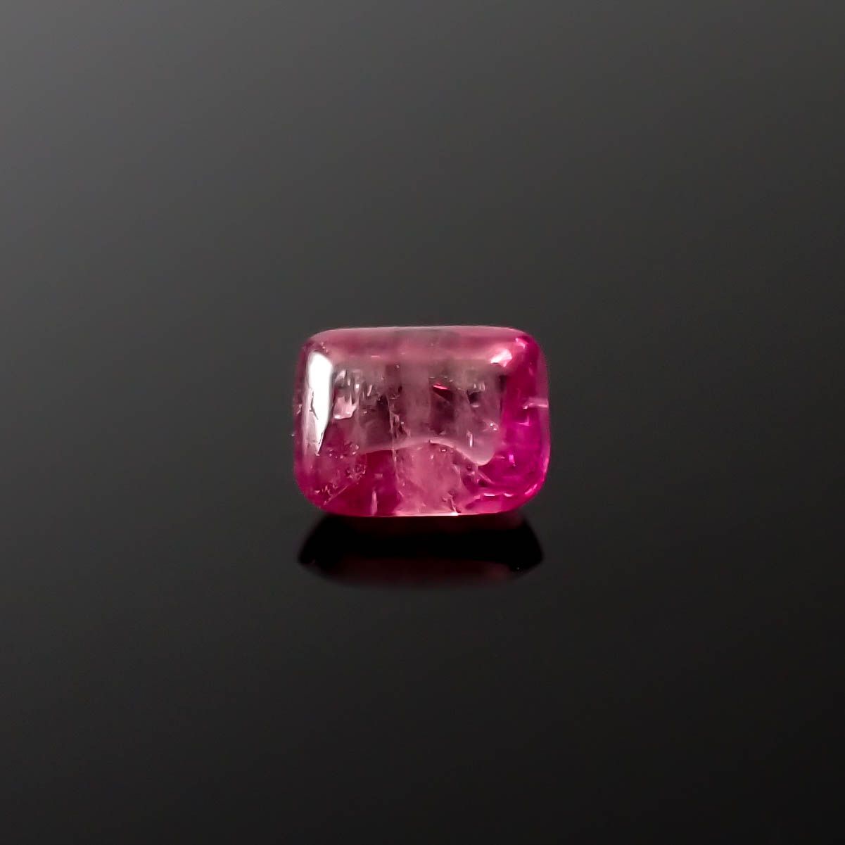 ◇バフカット◇レッドベリル/ピンクベリル アメリカ・ユタ州産 0.24ct[240326680]4.3x3.4mm前後