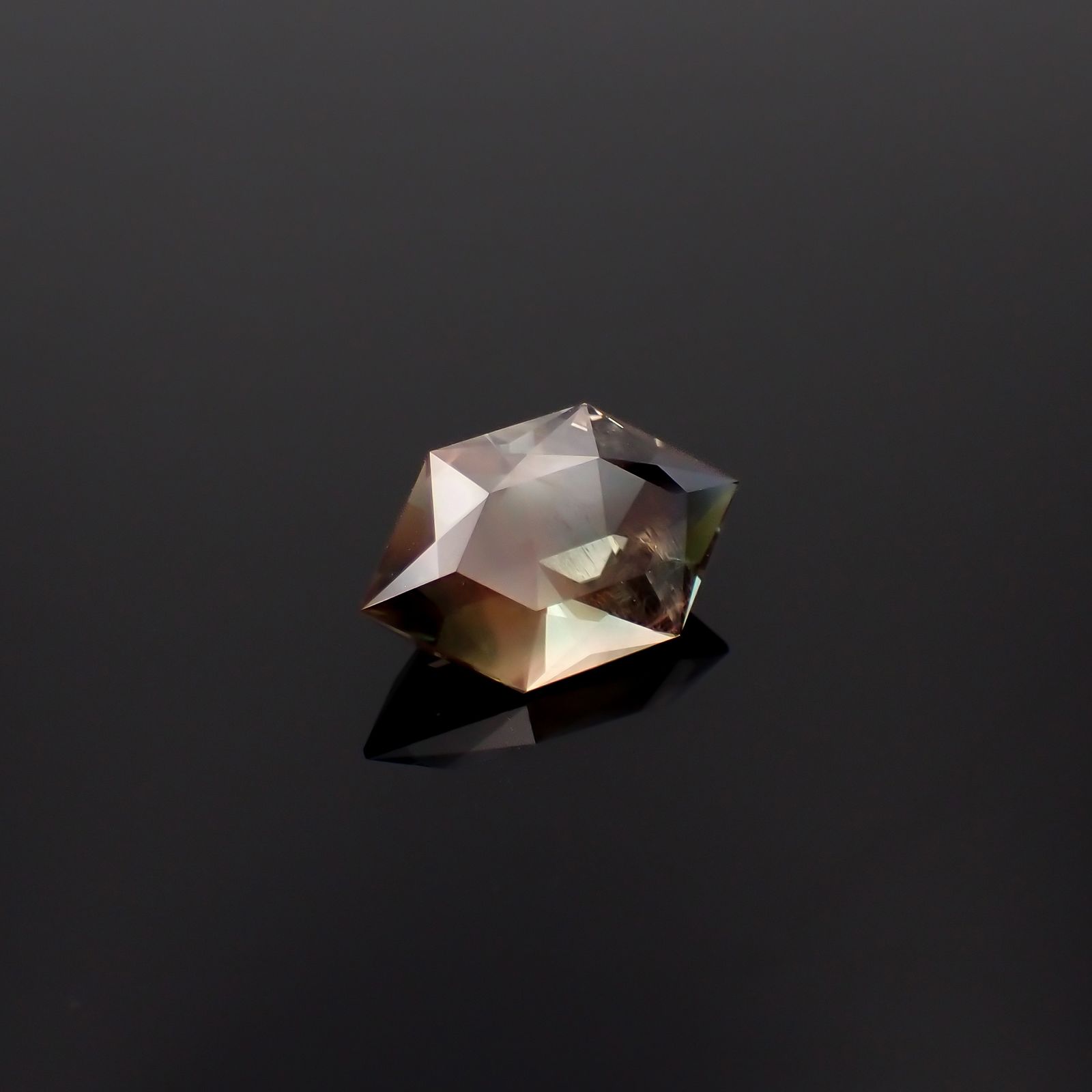 ◇カスタムヘキサゴンカット◇バイカラーオレゴンサンストーン アメリカ・オレゴン州産 4.59ct[231224664]15.7x9.2mm前後