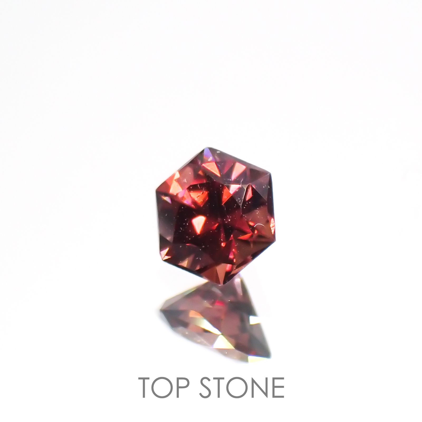 ◇ヘキサゴンカット◇レッドジルコン(宝石名ジルコン)スリランカ/カンボジア産 0.44ct 識別済[220114934]4x4mm前後