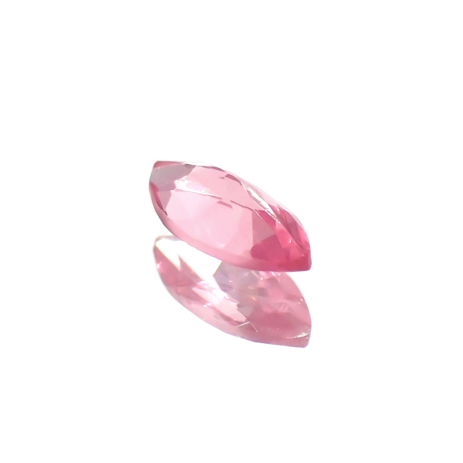 ホットピンクスピネル(宝石名ピンク・スピネル)タンザニア産 識別済 0.26ct / 6.2x2.9mm前後 [230823041]