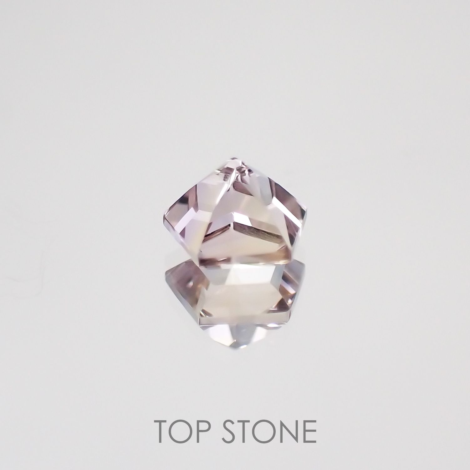 ◇ペンタゴンカット◇アメトリンSA(宝石名バイカラー・クォーツ/別名アメトリン) ボリビア産 0.45ct 識別済[210611045]5.1×5.3mm前後
