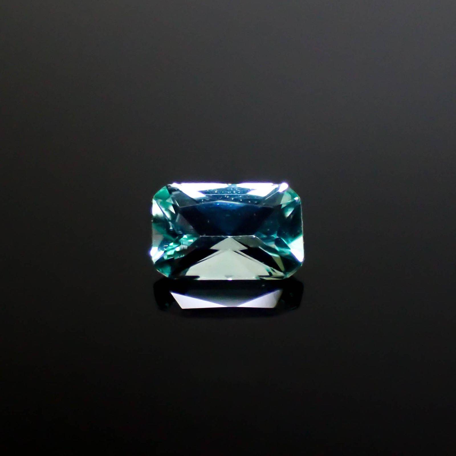 ミントベリル ナイジェリア産 0.37ct [250430197]5.7x3.6mm前後