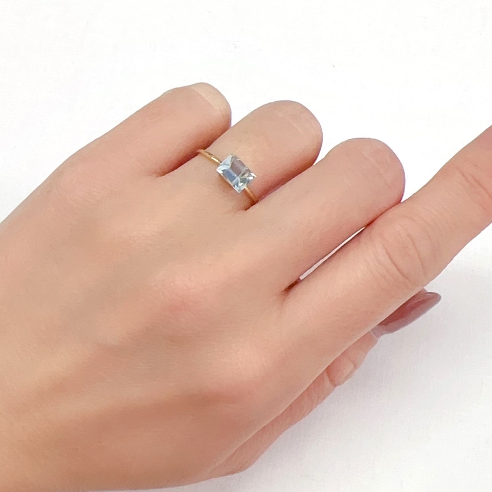 ◇ミラーカット◇アクアマリン モザンビーク産 0.83ct[240226100]6.8x4.9mm前後