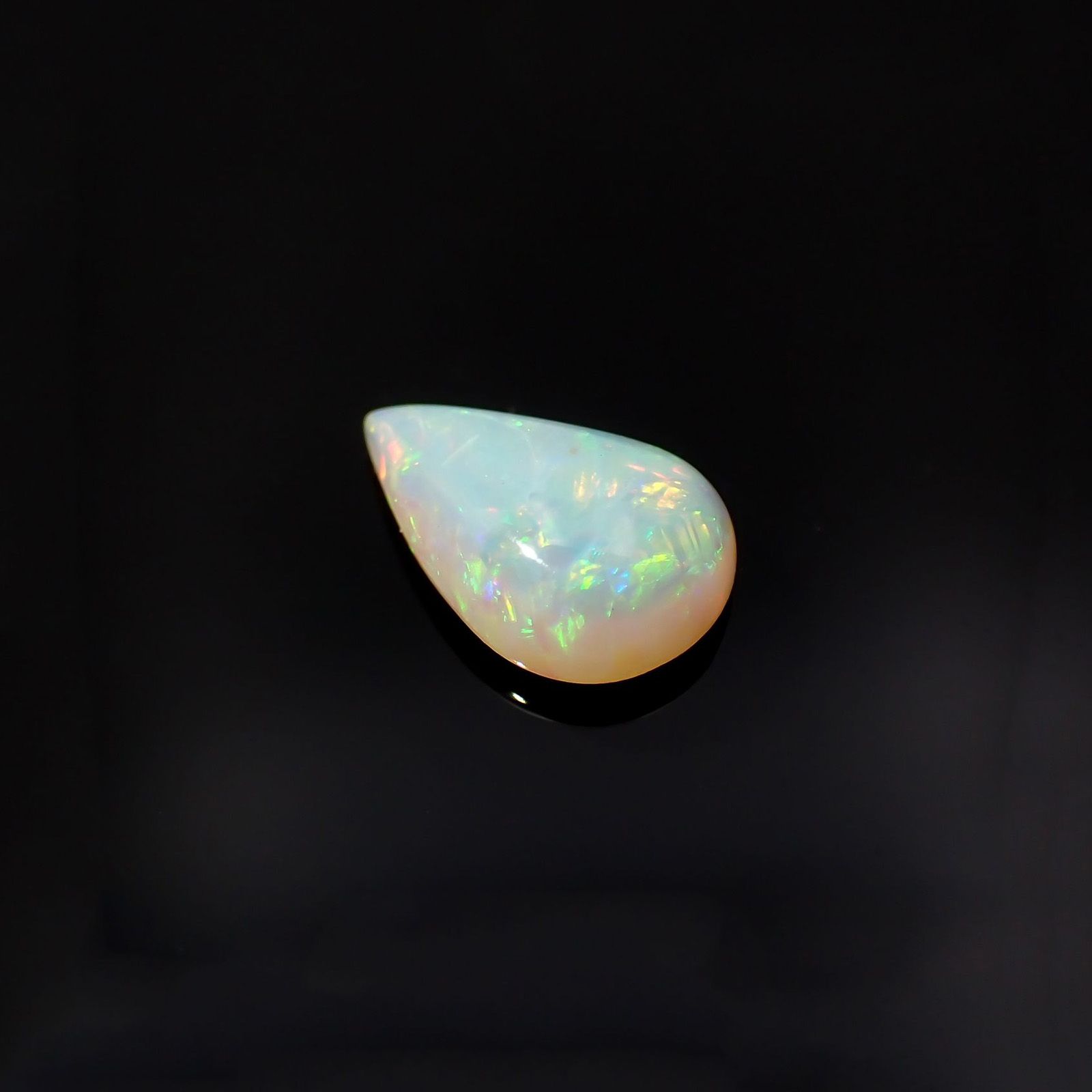 オパール オーストラリア産 0.75ct / 9x5.9mm前後 [221018431]