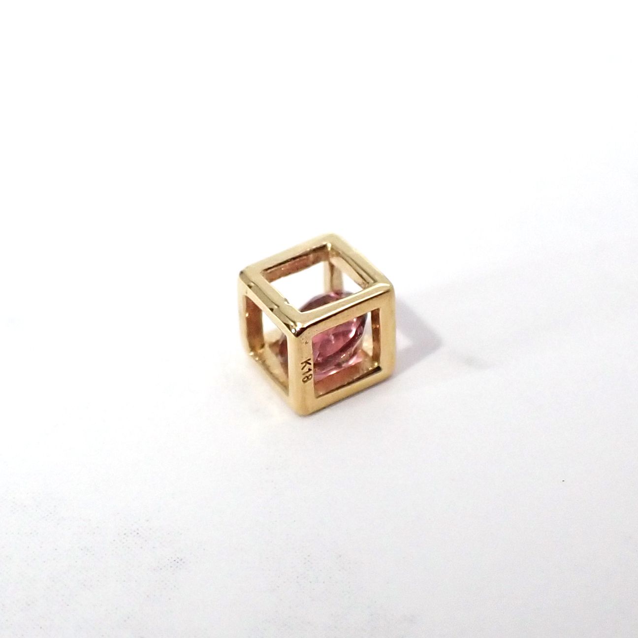◇K18 Reinette（レネット）◇ピンクトルマリン | キューブボックスデザイン [チャーム/ペンダントトップ※チェーン別売り]