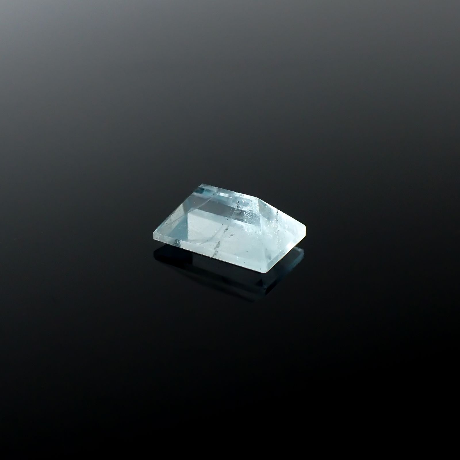 ◇ミラーカット◇アクアマリン モザンビーク産 0.87ct[240226101]7.1x5mm前後