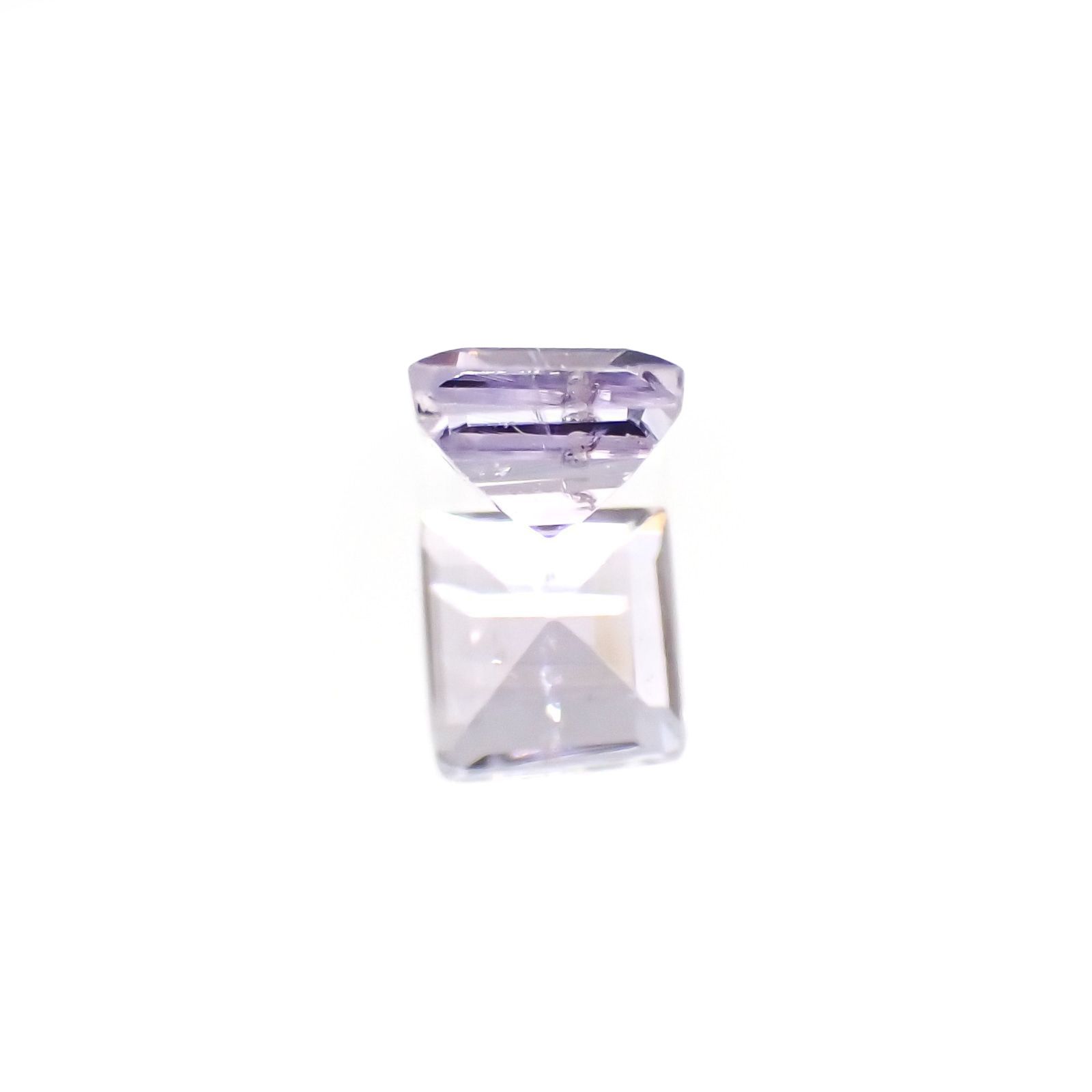 ラベンダーゾイサイト(宝石名ゾイサイト)タンザニア産 識別済 0.18ct / 3.2x3mm前後 [230622415]