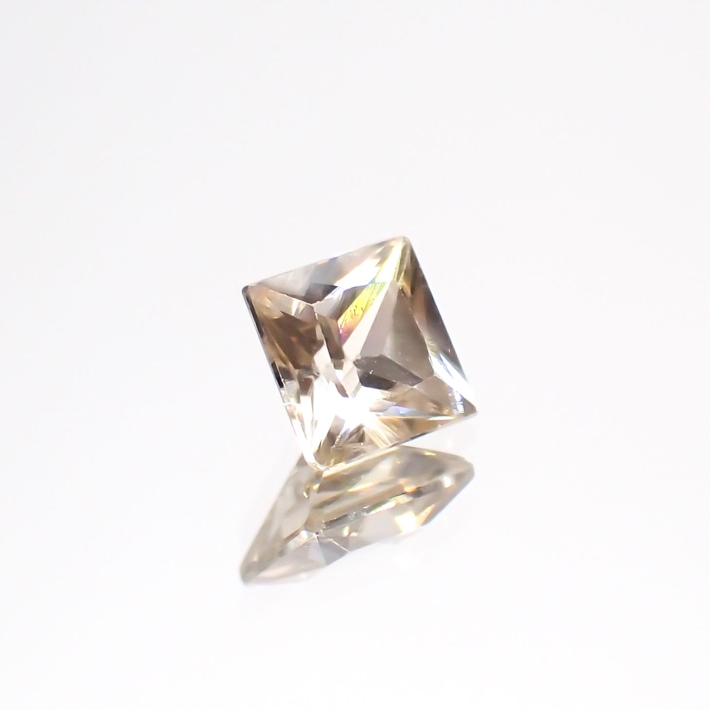 ◇プリンセスカット◇シャンパンカラージルコン(宝石名ジルコン)スリランカ/カンボジア産 0.51ct 識別済[230722982]4x4mm前後