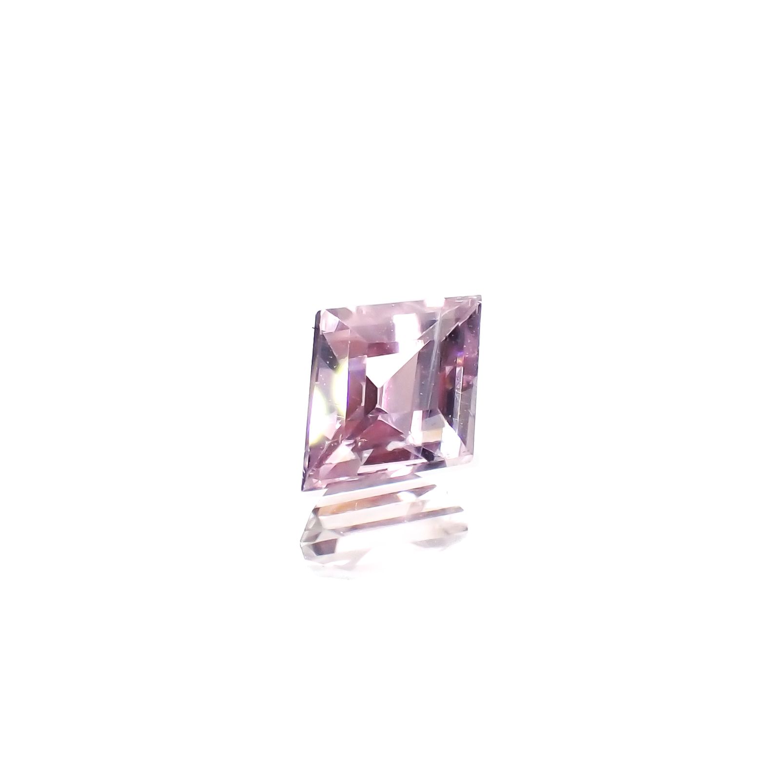 ◇カスタムカット◇カラーシフト ピンクダイアスポア アフガニスタン産 0.74ct[240326992]7.7x5.9mm前後