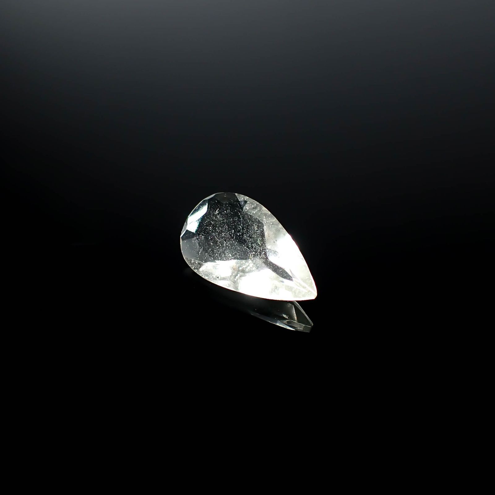 リビアングラス 発見地：エジプト・リビア砂漠 1.96ct / 13.9x8mm前後 [251131310]