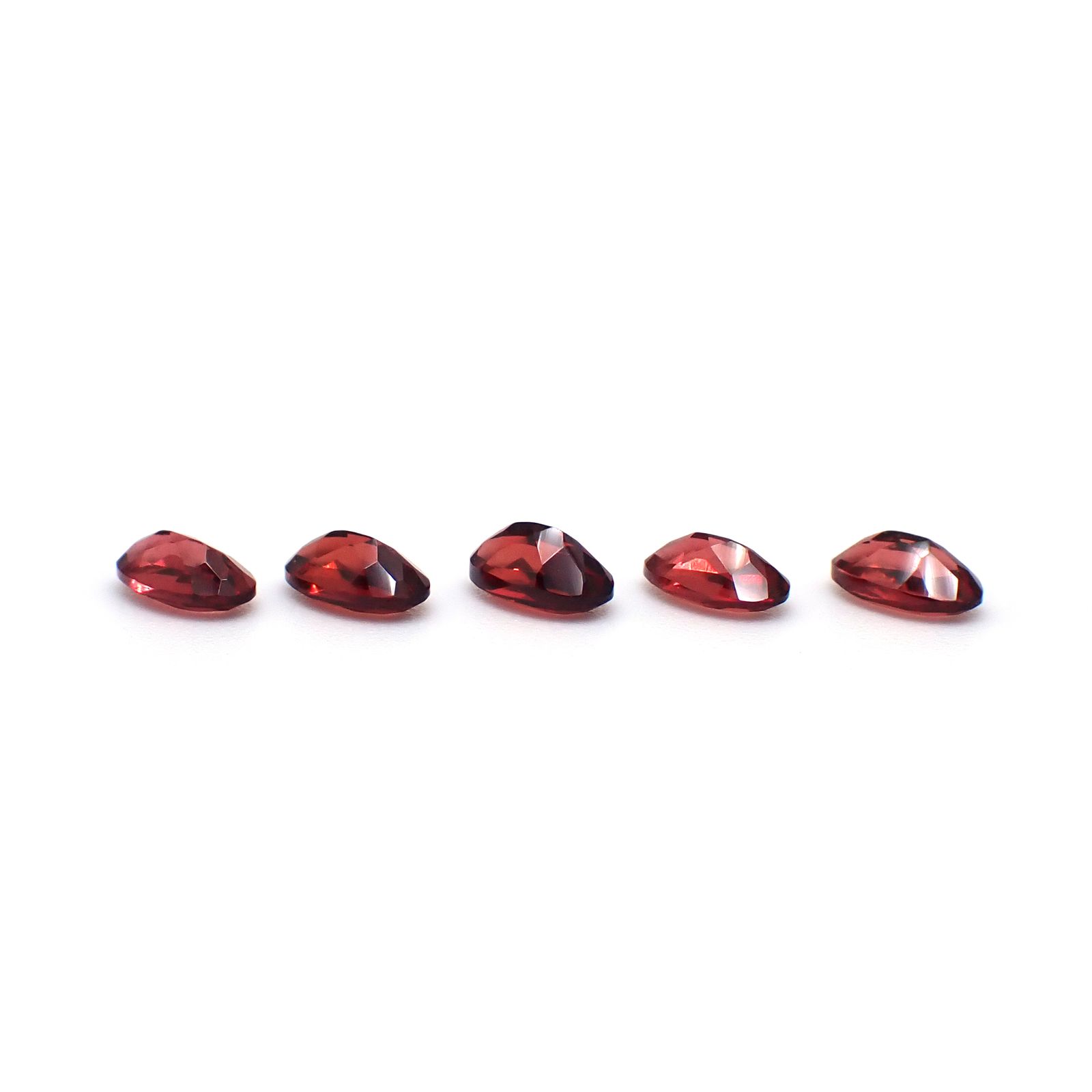 ◇ランダムセレクト◇パイロープアルマンディンガーネット モザンビーク産 約0.28ct / 5x3mm前後 [260532207-PAC]