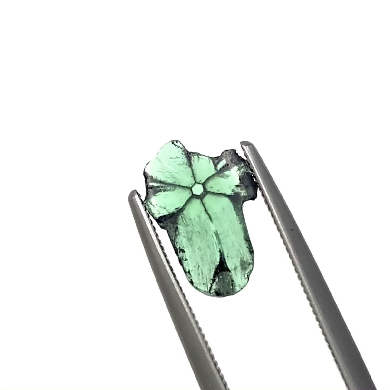 トラピッチェエメラルド コロンビア産 1.42ct / 7.4x11.2mm前後