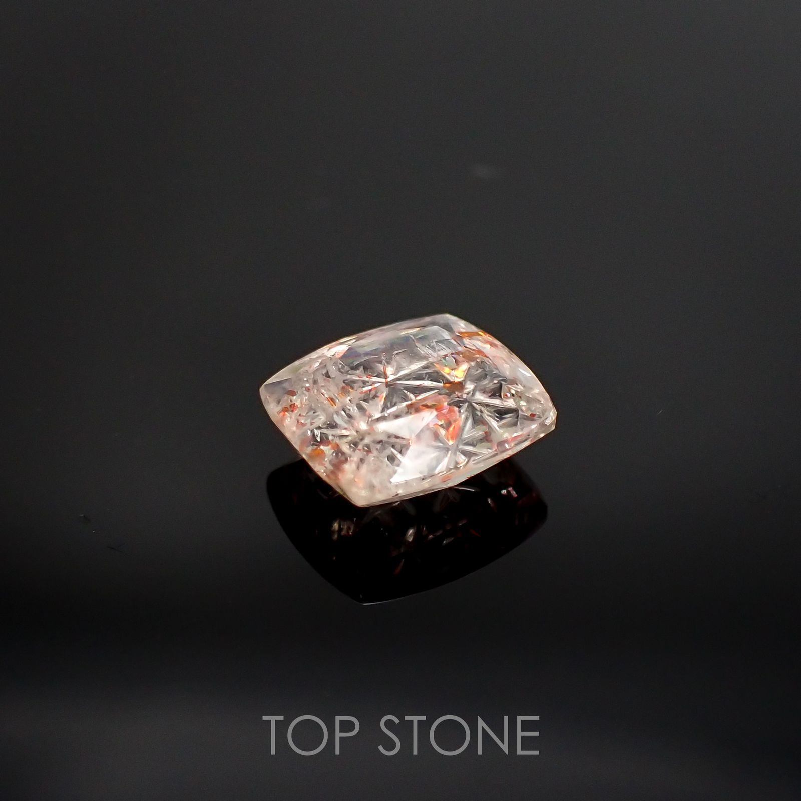 ◇甲州貴石切子Plus Three◇イリュージョンサンストーン(宝石名フェルドスパー) カード付き タンザニア産 2.33ct 識別済[210711606]9.4×8.5mm前後