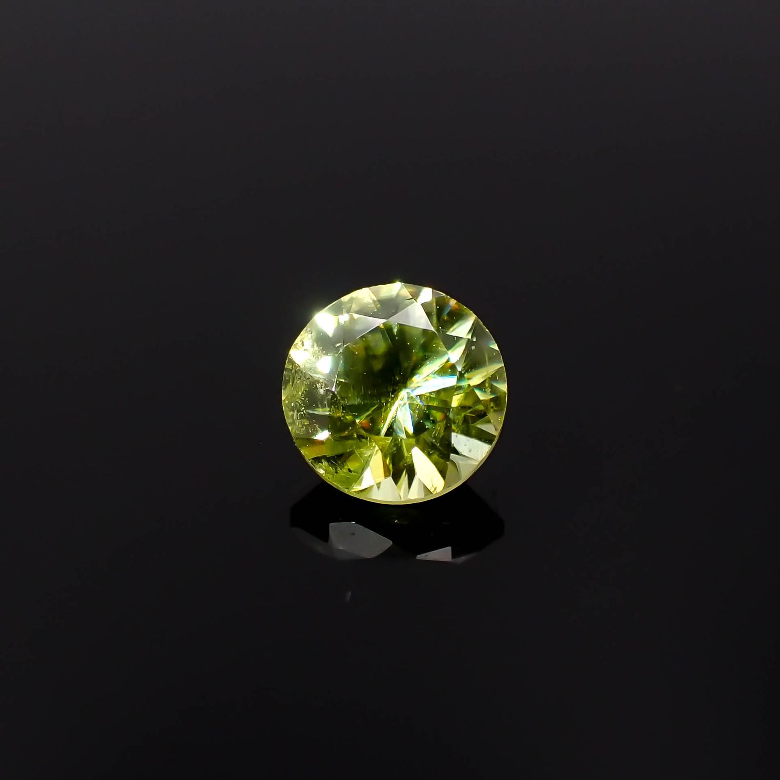 スフェーン(宝石名スフェーン)マダガスカル産 0.60ct 識別済[230522234]5.1x5.1mm前後