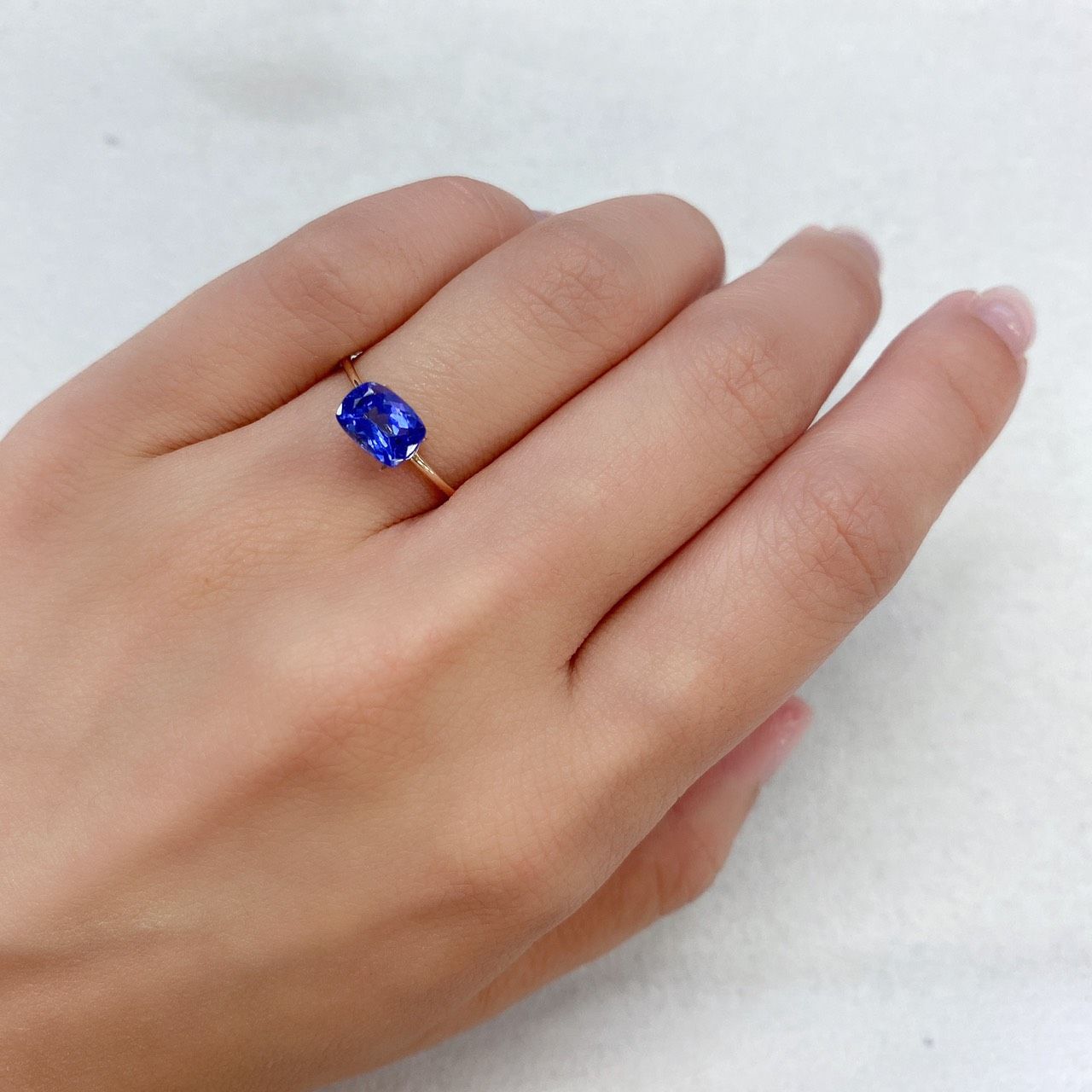 タンザナイト(宝石名タンザナイト) タンザニア産 1.21ct 識別済[210711840]7.1×5.3mm前後